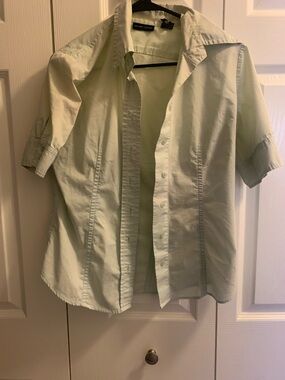 New York & Company Pale Mint Green Short Sleeve Button-Front Shirt